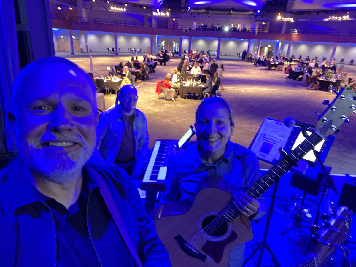 danonelifemusic's tweet photo. We’ve had a lovely day at the ICC supporting musically the @BhamDES Leadership Conference. @RCBirmingham #nofiltersrequired #bluelighting https://t.co/OIjyCaWX24