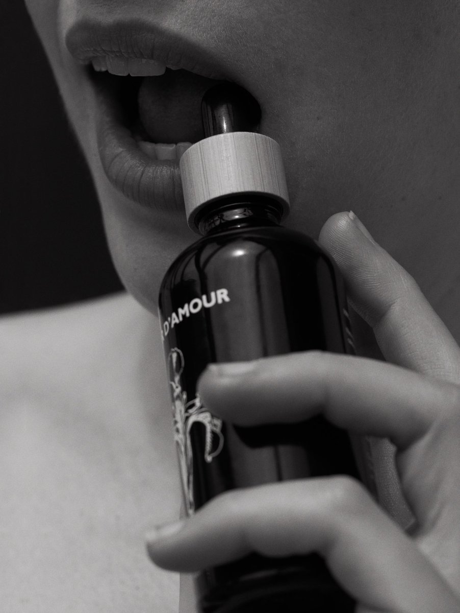 THEFLEURDAMOUR's tweet photo. Friday feeling

#cbdlubrication #cbdlube #womenslube #womenslubrication #plantbasedorganic #organiclube #organiclubrication #veganlube #blackandwhitephotography #fridaysex #lubrication #lube #bestsex #cbdsex #cannabissex #cannabis #cannabinoid https://t.co/zQnCvcP1fI