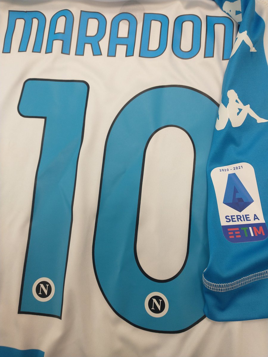 ¡Llegó el momento!

Vas a poder ganarte la camiseta original que sacó el Napoli en homenaje a #DiegoEterno

¿La querés? La hacemos fácil😉

1️⃣ Seguinos
2️⃣ Dale RT a este tuit 

‼️El o la ganador/a se anuncia este domingo, aprovechando el #DíaDelPadre 👨‍👧‍👦