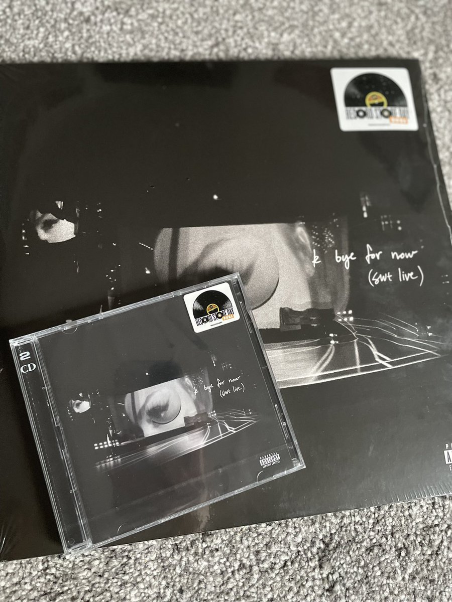 rachelxlily's tweet photo. look what came 🤍🥺 #kbyefornow https://t.co/9peCiquqV8