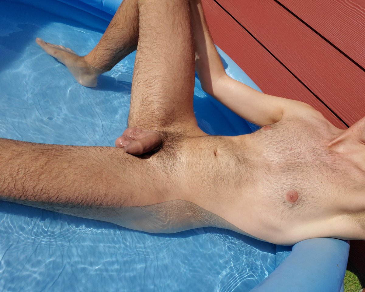 Comme toujours ce soleil donne envie de se mettre à poil !! 😝

Et vous dans quelle tenue vous êtes NOW ? 😋

@maqueuecom &amp; @_MonCul sont de sortie ☀️

<a href="/FrenchiesCocks/">🍆 Frenchies Cocks</a>

#maqueue #sun #gay #exhibgay