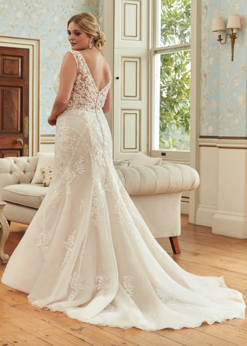 PRUNELLA | This dress has the wow factor with it's sensational lace detailing, it's so unusual it frames your curves beautifully. bit.ly/398s1Pv 

#silhouettebridal #celebrateyourcurves #romanticacollections
