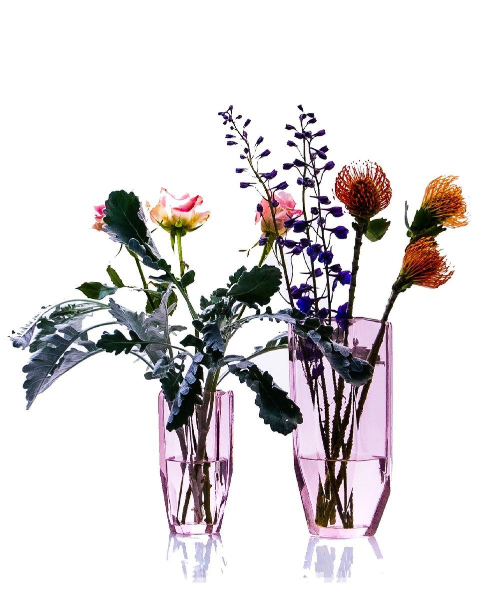 vitreluxe's tweet photo. I'm currently melting a big pot of pink glass! Crystal vases really pop in pink, don't you think? 

#ihavethisthingwithpink #pinkglass #pinkglassware #roseglass #roséglass #coloredglass #colorfulhome #colorfulhomedecor #pdx_made #vitreluxeglass #colorfuldecor #colorblast #colo https://t.co/Hsxt8xJlas