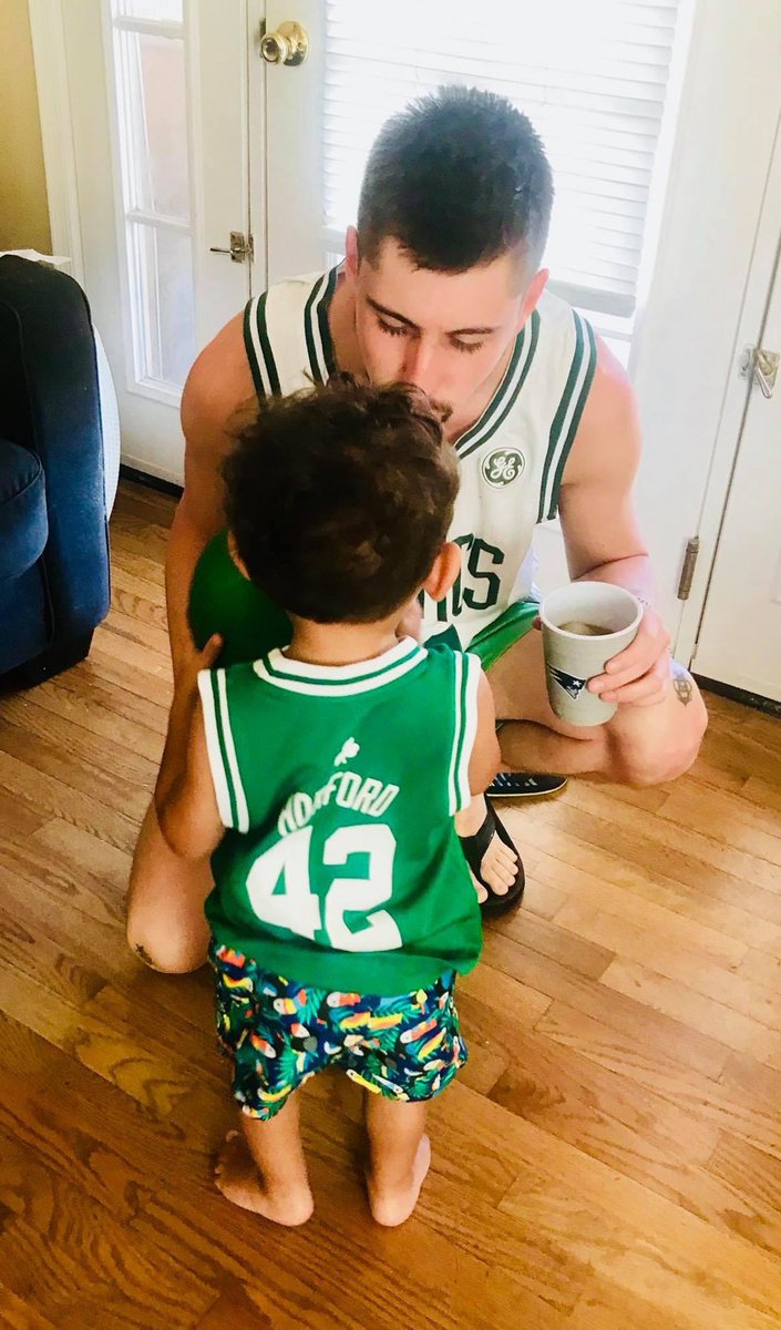Pull your 42 jerseys out, he’s back home! VAMOS CELTICS!! <a href="/Al_Horford/">Al Horford</a> <a href="/AnnaHorford/">Anna Horford</a> ☘️