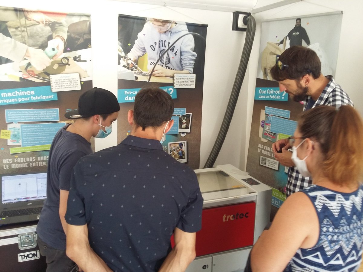 AlainGrycan's tweet photo. Cette semaine le #Propulseur de @ScienceAnim a fait escale à Axes-Les -Thermes .Fabrication au programme avec découpe-laser et imprimantes 3D #Fablab Tournée en @Occitanie. https://t.co/pOMyhwJHsG
