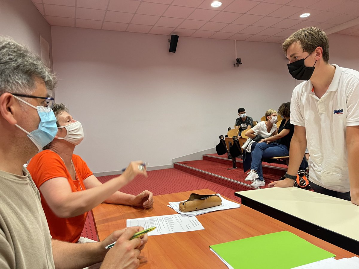 LyceeLouisThuillier (@lyceethuillier) on Twitter photo Fin du POA (protocole oblig. d’accompagnement) pour les 2ndes qui envisagent 1 première générale mais pour lesquels il y a des fragilités. 40 élèves accueillis des lycées Edouard Gand et Thuillier. Signature du contrat de réussite vers la 1ère <a href="/AcAmiens/">Académie d'Amiens</a> @MullerRaphal4 <a href="/dsden_80/">DSDEN de la Somme</a> Fin du POA (protocole oblig. d’accompagnement) pour les 2ndes qui envisagent 1 première générale mais pour lesquels il y a des fragilités. 40 élèves accueillis des lycées Edouard Gand et Thuillier. Signature du contrat de réussite vers la 1ère <a href="/AcAmiens/">Académie d'Amiens</a> @MullerRaphal4 <a href="/dsden_80/">DSDEN de la Somme</a>