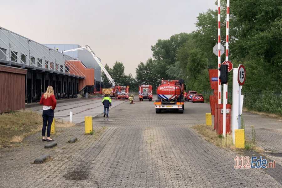 Bedrijfspand aan de Dieselstraat in #Ede ontruimd vanwege brand. 112Ede.