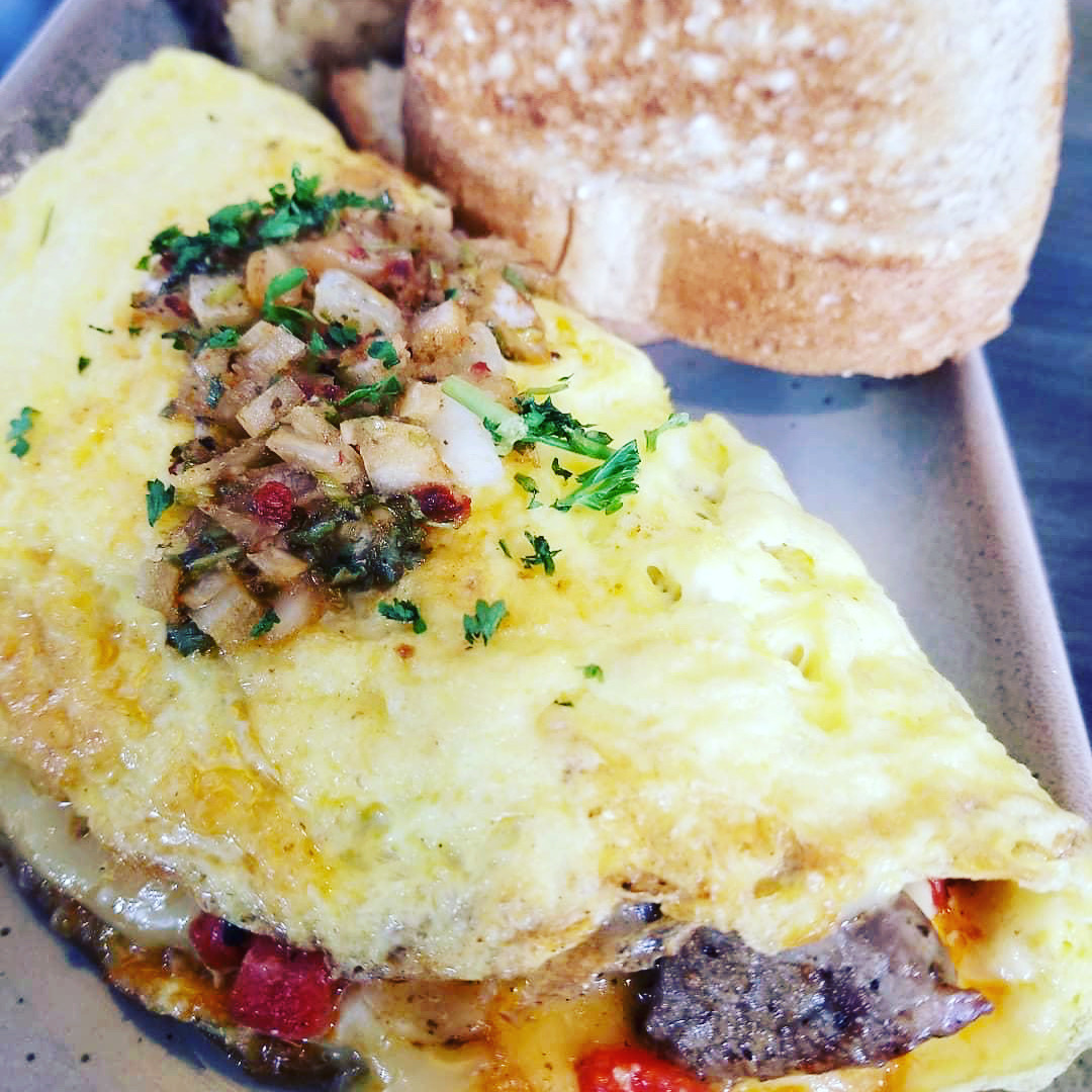 You’ve got to crack a few eggs to make an omelet!🍳🥚 #trueinlifetoo #earlybirdbrunch #blackstonedistrict #bruncheveryday #thisisagoodidea #omelettime
