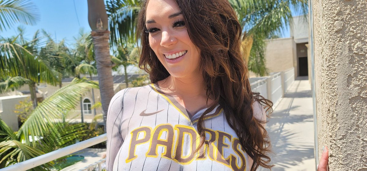 artbychromium's tweet photo. @Padres uniform body painted for the game event in San Diego by @artbychromium 😊✌🎨
My US TOUR 🗺Book your bodyart: https://t.co/Zbbb9c5p98
 #LanaChromium #padres #TatisJr #padressandiego #sandiego #california #bodypainting #bodyart #bodypainter #padresgame #travel #sportfan https://t.co/UmdyMTYFLJ