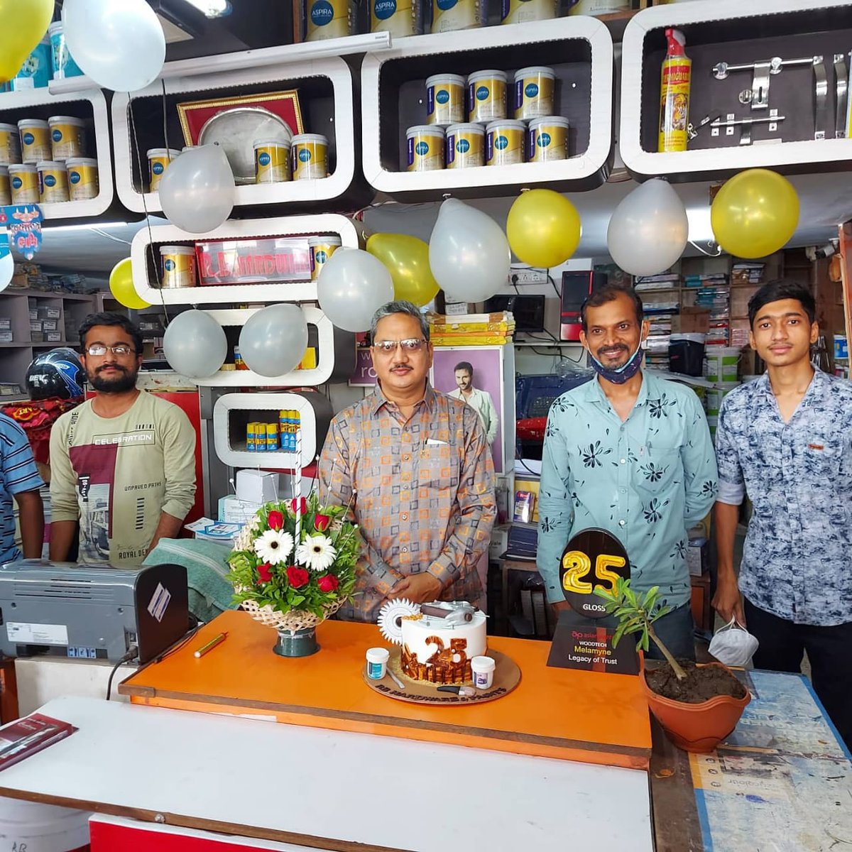 rbhardware's tweet photo. 25th Anniversary celebration at @rbhardware_paints ..
@asianpaintsviroprotek 
@asianpaints 
@birla_white 
@fevicolkajod 
@fevikwikindia https://t.co/6gOP5hdtaG
