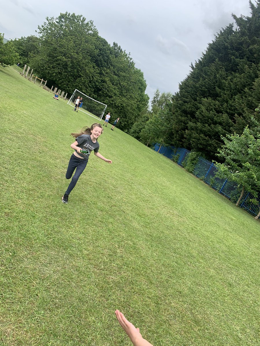 stjosephskly's tweet photo. Oak class mastering their baton passing in p.e today #PE_ProApp #FunFriday #OakClassRule #BestDaysOfTheirLives #Running #Relays https://t.co/JKhF3A2TJ9