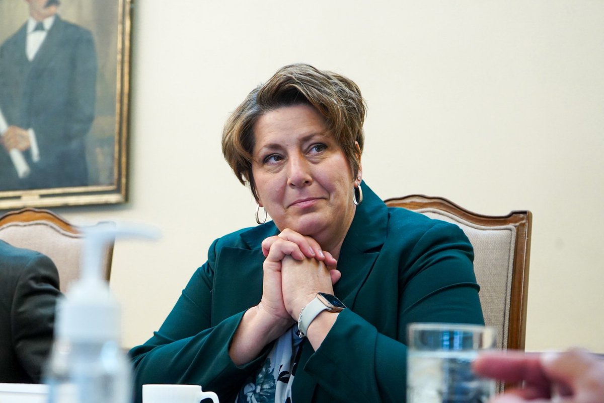 GovPierluisi's tweet photo. Dialogué con Winsome A. Lenfert, Administradora Asociada de la Oficina de Aeropuertos de la Federal Aviation Administration y el @prdirpuertos, Joel Pizá. (1/3) https://t.co/fCwg8roD2r