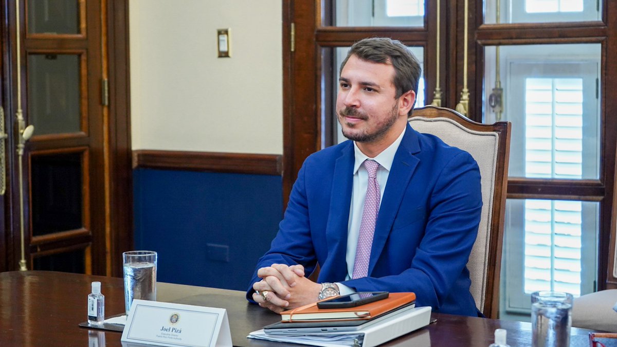 GovPierluisi's tweet photo. Dialogué con Winsome A. Lenfert, Administradora Asociada de la Oficina de Aeropuertos de la Federal Aviation Administration y el @prdirpuertos, Joel Pizá. (1/3) https://t.co/fCwg8roD2r