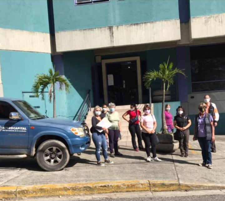 SOLJECA's tweet photo. URGENTE habitantes Los nuevos teques reclaman el suministro d agua hemos acudido a @HidroCapital2 @Hidrocapitalca y no dan respuesta la comunidad está cansada del abuso y burla tendremos q salir protestar realizar trancas como otras comunidades si ese es el idioma q da resultados https://t.co/Bkp26xlW0c