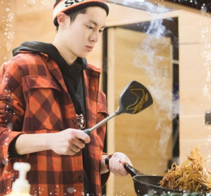 MissBeng31's tweet photo. Those who cook together, Stays together and live happily forever 🥰💜💛🥰
#DiYue #YueDi #DyShen #MyHappyCorner https://t.co/v9gQW3Nj51