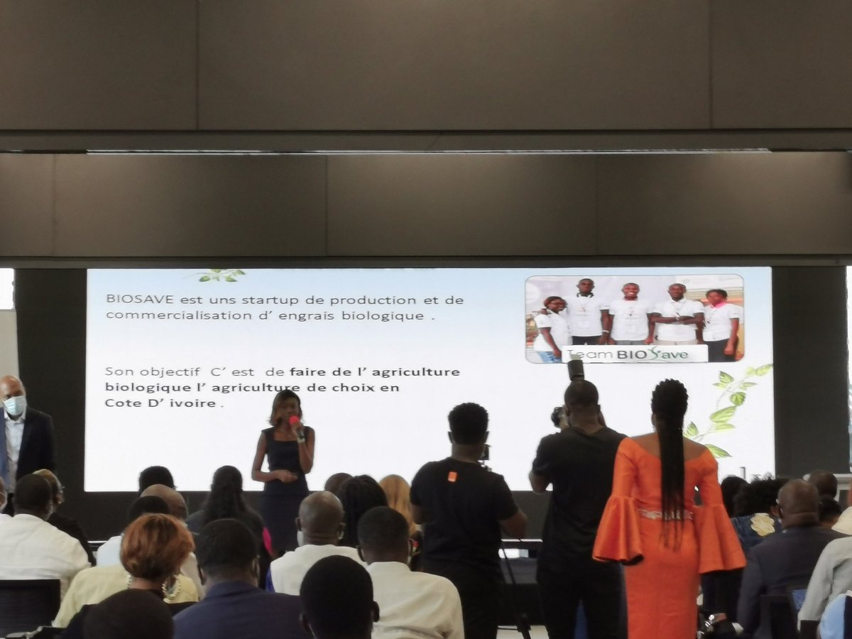cyriacgbogou's tweet photo. Présentation de la startup #biosave qui fabrique et commercialise de l'engrais bio.
#OpérateurDigitalEngagé #DemoDay https://t.co/YZSxAtbdFX