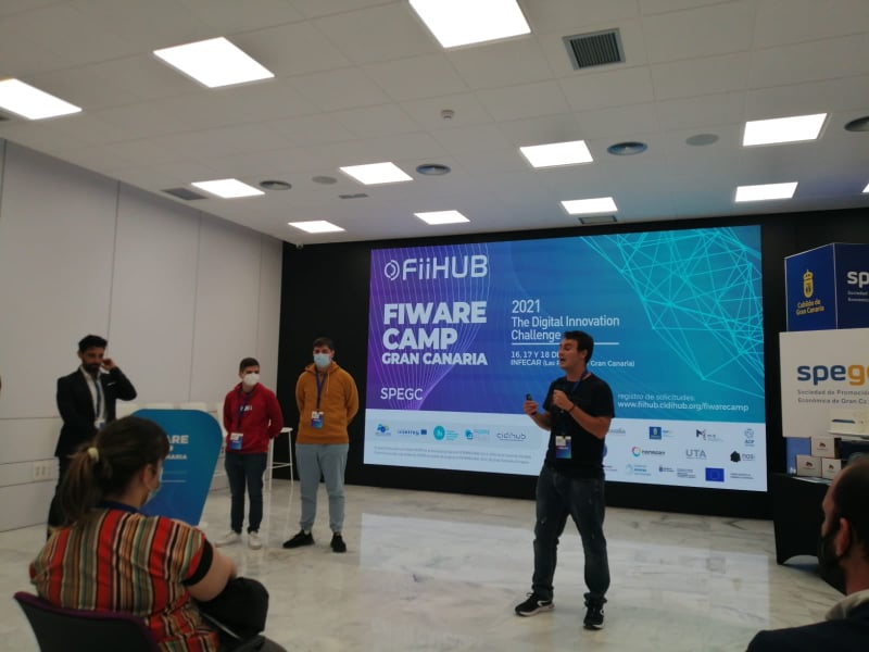 fimac_fiihub's tweet photo. 2ª presentación en #FIWARECHALLENGE, aplicando tecnologías @FIWARE 
 
Presenta su propuesta el equipo Fi- EVENTS!!! (Mentorizados por Mannix Manglani @MNXOnline , experto FIWARE).
#FIWARECAMPGranCanaria
 @fimac_fiihub se financia con fondos #FEDER #INTERREGMAC #CE https://t.co/M9KlJ4knRS