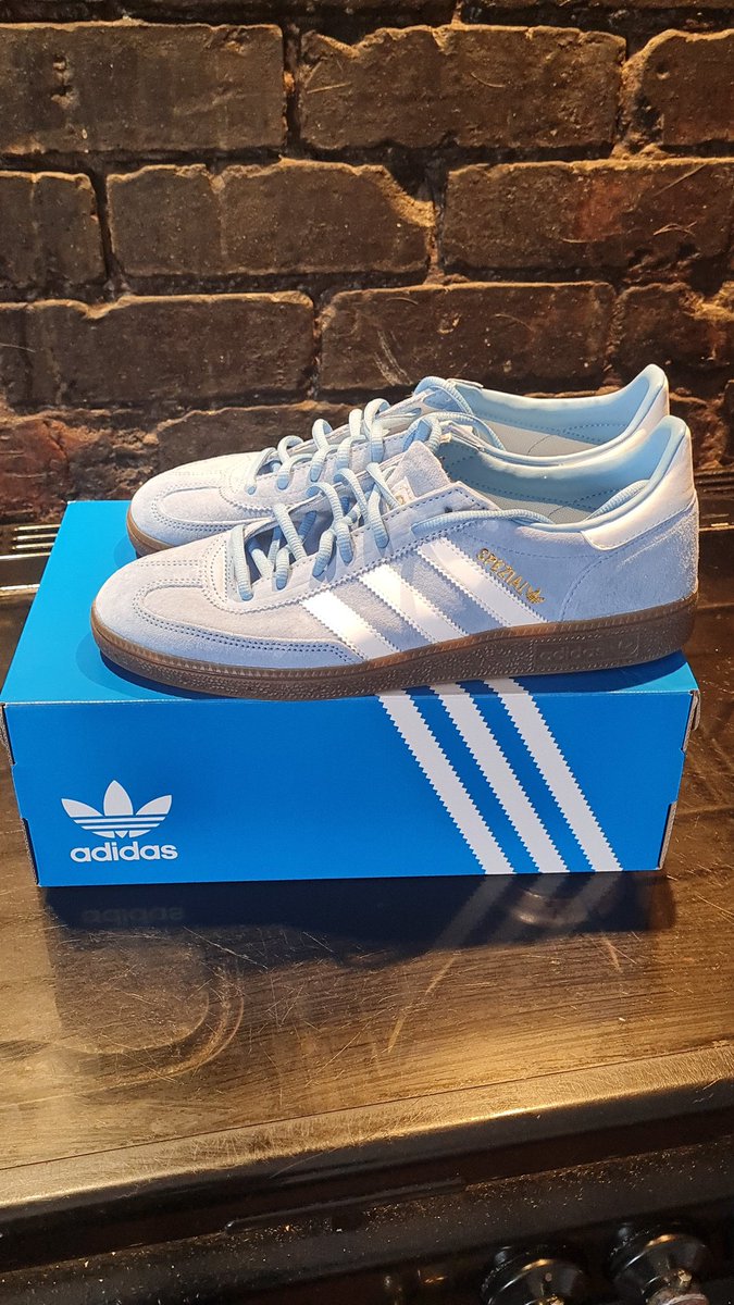 craigwalsh28's tweet photo. @PaulDevine70 @prenno Must be an age thing! These came today and I've got the same #Broomfields coming next week as a late father's day pressie, sorry @prenno #adidas #originals #terracewear #casuals https://t.co/3GPCt1P6qY