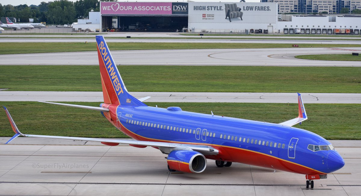supflyairplanes's tweet photo. Happy 50th Birthday @SouthwestAir 🥳✈️!! #N8616C #SouthwestAirlines #Aviation #AvGeek #Planespotting #Airplanes #Arrival #KCMH #SWA #AviationPhotos #Boeing738 #B738 #BoeingAirplanes #ColumbusSpotters https://t.co/apCegudzXz