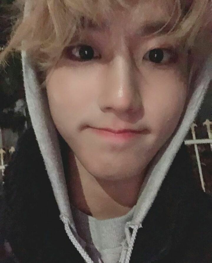 valechanista's tweet photo. los grupitos de 3 si funcionan, un claro ejemplo es la amistad entre hyunjin best boy, han jisung rapper y bangchan rainbow, siempre son muy beautiful y radiant <3 https://t.co/vSHwc9d7o0