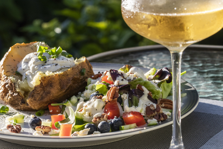 NEWS | Two Niagara MPs call on Dr. Hirji to drop household dining rules. Details: iheartradio.ca/610cktb/news/1…