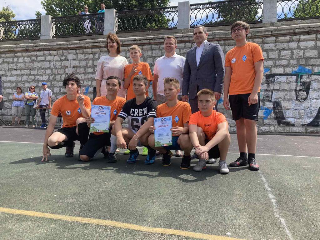 Поздравляем команду  <a href="/mbou15samara/">МБОУ Школа № 15 г.о. Самара</a> с победой в районном этапе областного турнира среди дворовых команд  "Лето с футбольным мячом-2021"! Желаем победы на городском этапе!