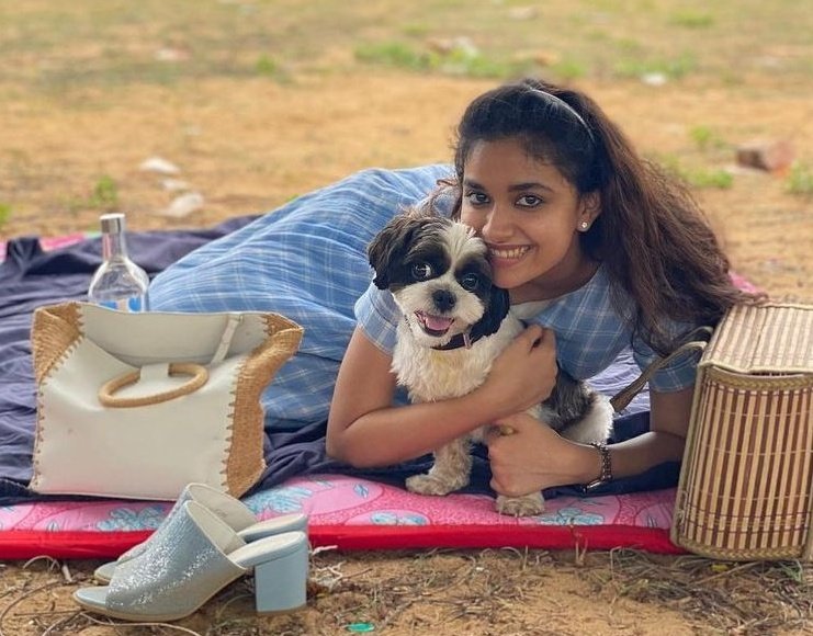 iam_strganesh's tweet photo. |￣￣￣￣￣￣￣￣￣￣￣￣￣￣| 
  @KeerthyOfficial I Love You 🙈
 |＿＿＿＿＿＿＿＿＿＿＿＿＿＿|
                    \ (•◡•) / 
                      \        / 
                        ——
                       |     |
                       |_   |_ https://t.co/KEh0702K9i