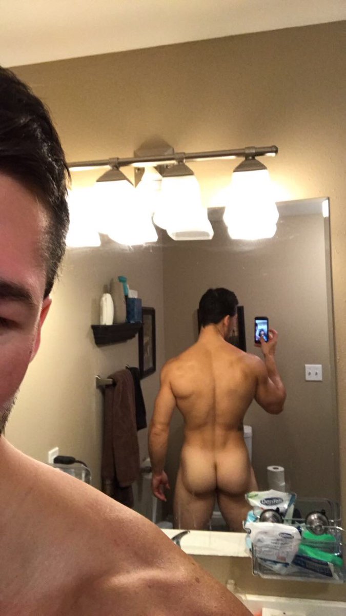 helladro's tweet image. I hate it when my face sunburns 👹