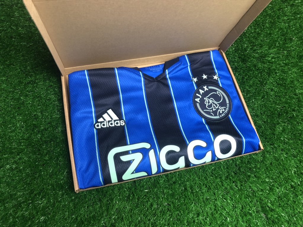 mysteryfootball's tweet image. We are giving away a Mystery Football shirt to one lucky follower!👕 

To enter: 
1️⃣ RT this tweet
🤝 Follow us

Winner announced Saturday 8pm!