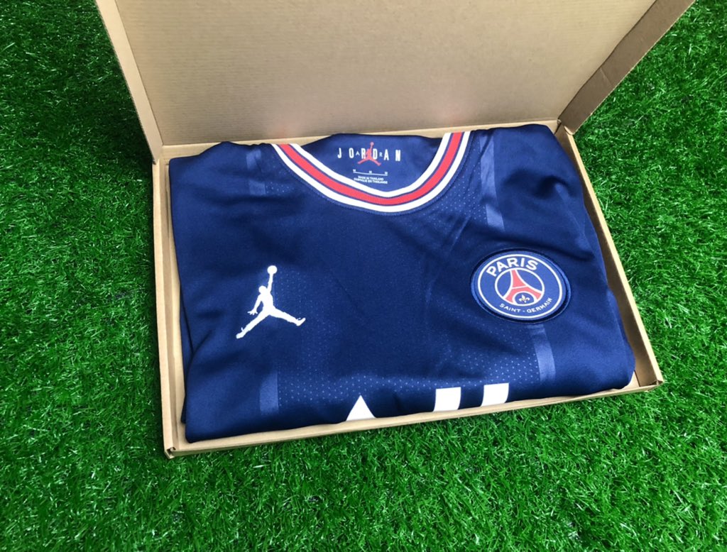 mysteryfootball's tweet image. We are giving away a Mystery Football shirt to one lucky follower!👕 

To enter: 
1️⃣ RT this tweet
🤝 Follow us

Winner announced Saturday 8pm!
