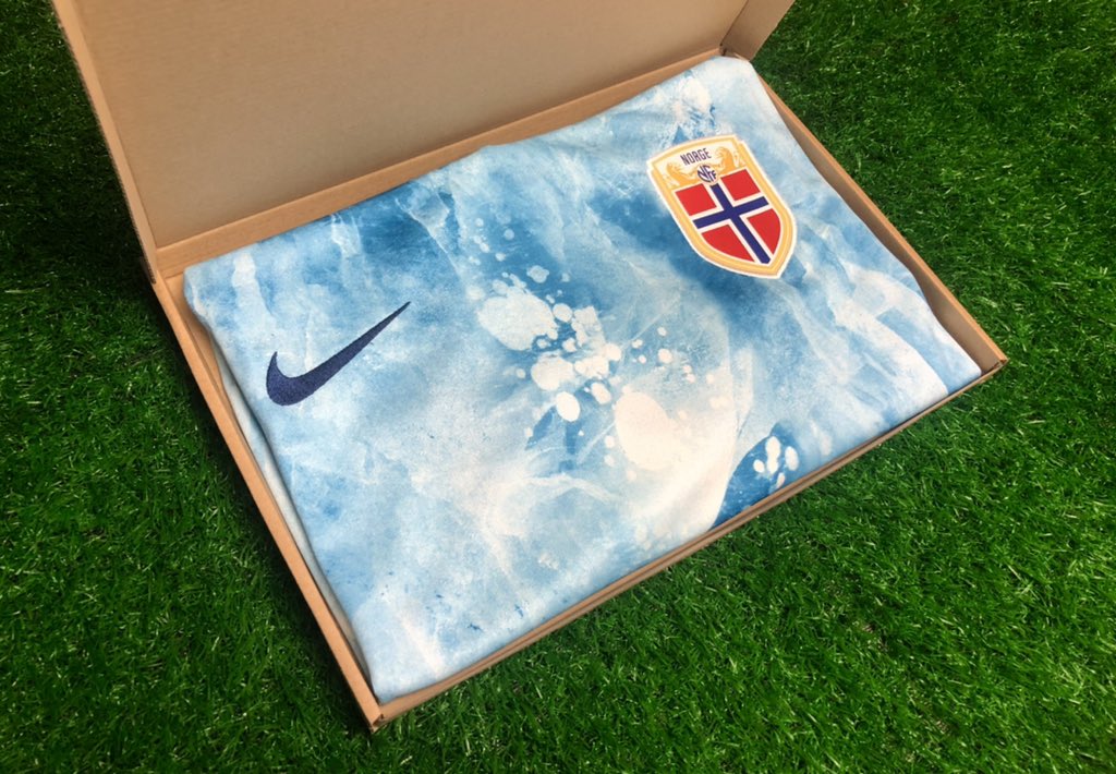 mysteryfootball's tweet image. We are giving away a Mystery Football shirt to one lucky follower!👕 

To enter: 
1️⃣ RT this tweet
🤝 Follow us

Winner announced Saturday 8pm!