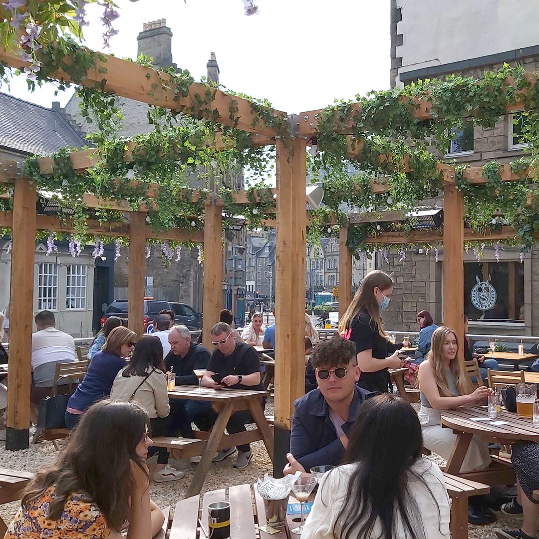 Kickasshostels's tweet photo. Looks like we’re in for another dry weekend! 🕺

There’s no better way to enjoy it than in our city centre beer garden. 

Tell your mates and book in today:

Walk ins also welcome. https://t.co/qnHTl9Nkmr