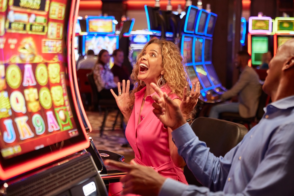 yourwilliamson's tweet photo. Oak Grove Racing, Gaming &amp; Hotel is the area's newest destination! Located in Oak Grove, Kentucky. This destination features state of the art gaming machines, restaurants, a luxury hotel, RV park, outdoor amphitheater, and an Equestrian Center. 
--> https://t.co/K0j5rG4mBy https://t.co/SPGydRg8qe