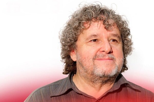RTVECantabria's tweet photo. 📻🎶 "No hay nada como la radio" últimas palabras de #JulioRuiz en #DiscoGrande Un fenómeno irrepetible.  Un grande. Ya te echamos de menos. Te deseamos lo mejor desde @rne #Cantabria https://t.co/KLwrCMe1Vn