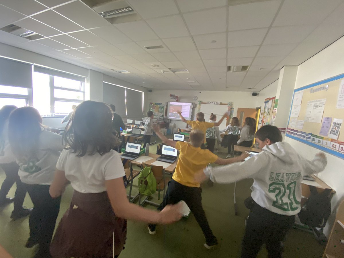 Thank you <a href="/StModansHS/">St Modan’s High School</a> for the virtual P7 transition day. P7 had a great time and enjoyed meeting their new PSD class and teacher! 🎓