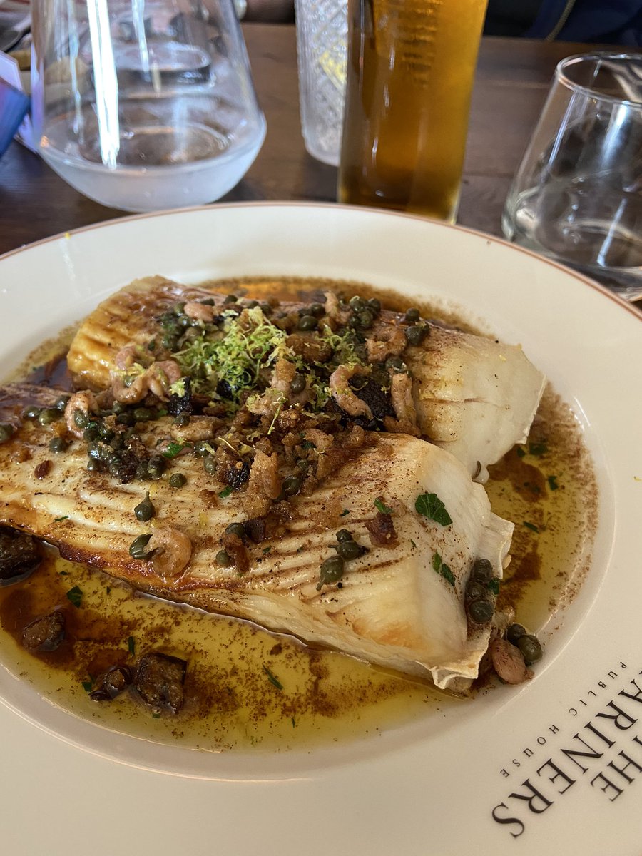 Delicious late lunch @TheMarinersRock, thank you @PaulAinsw6rth a warm welcome and excellent service. Well worth a visit if you can get a table.