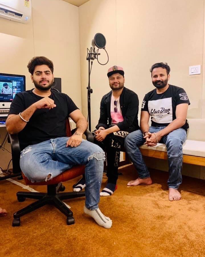 kddesirock's tweet photo. #DUBBING_SESSION WITH Mista Baaz
#KD #DESIROCK
#PRIDEMUSIC https://t.co/47u6jyn2Yj