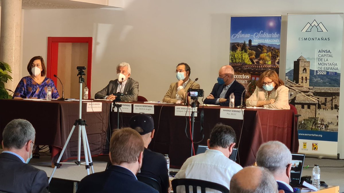roslufe's tweet photo. En el ayuntamiento de Aínsa, provincia de Huesca, la @DeputacionOU participó en unas jornadas sobre Energía Sostenible, organizadas por #FEMEmbalses y #EsMontañas. #PaixónPorOUrense https://t.co/JLeb34eWGw