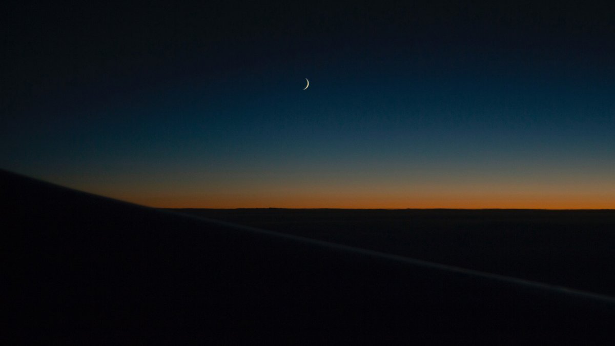 À compter du 25 juin, chaque vendredi à minuit, nous vous écrivons pour vous faire voyager. Au menu : un article sur l’avenir du train de nuit, des nouvelles de notre développement, une destination, une recette, un vin, une chanson &amp; un film à découvrir : midnight-trains.com/newsletter