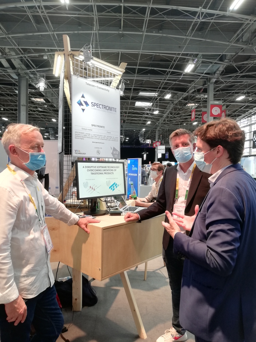 OrangeFabFr's tweet photo. 👏Edition #Vivatech2021 :
Rendez-vous business sur le stand @orange pour les #startup accélérées via le programme #5G
@skyboy_overlap @RI_Sweden @SpectroComms #SGC
#OrangeStartup #OpenInnnovation #OrangeFab https://t.co/SupVO6rUB7