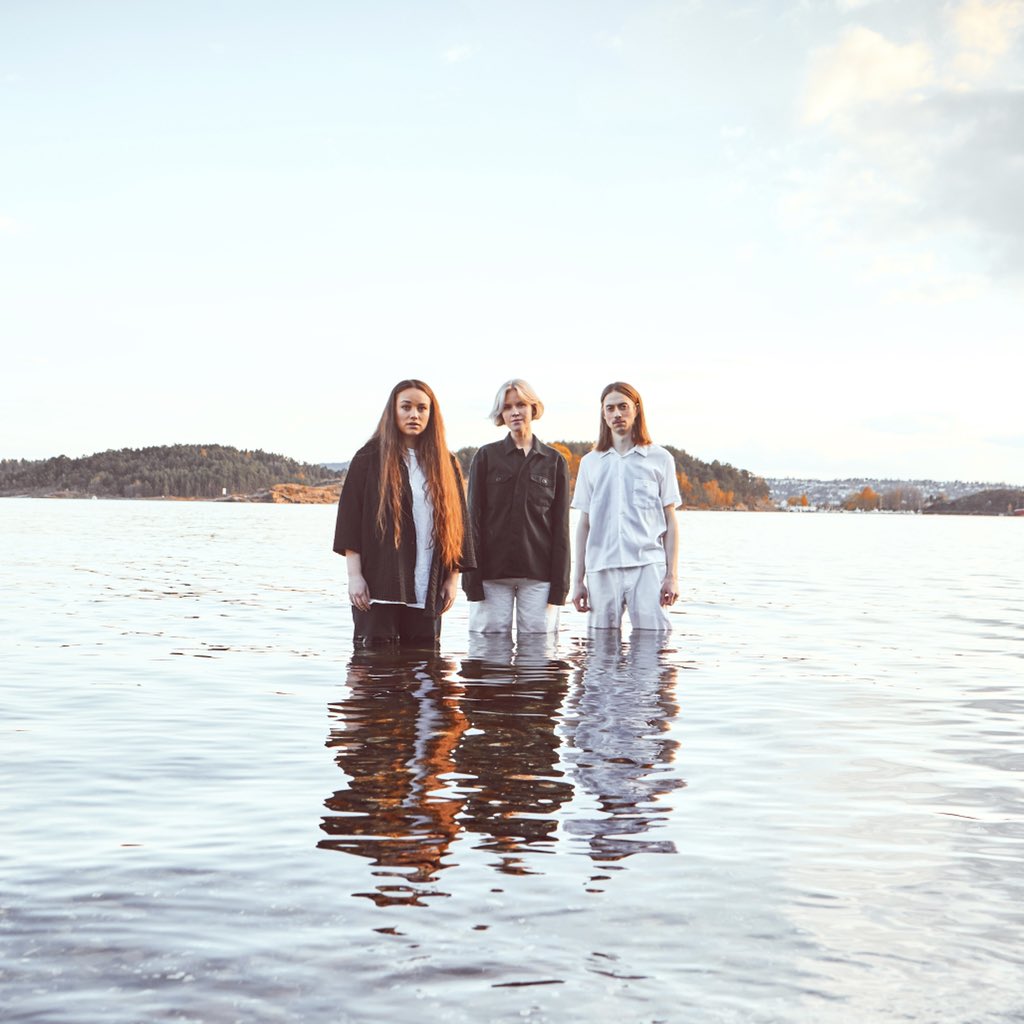 Skjedde bare skjedde’ is one week old and thank you for everyone who’s listened! The best thing is that there’s still so much more to come from these 3. What’s been your fav <a href="/_vonaugust/">von august</a> song so far?

📸 by Hanna Lauridsen