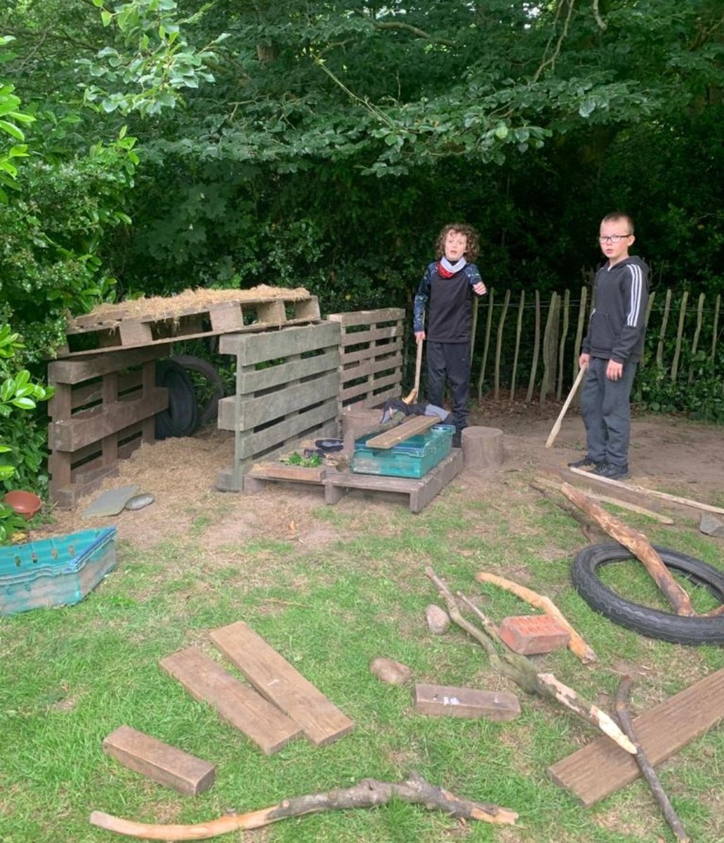 GreatBudworthps's tweet photo. This afternoon Class 4 made a zip line (which actually worked!), dens and their own meals using berries, leaves and nuts 🍄🌳 #forestschool 
#classfour #mindfulness https://t.co/i1lpYx6aBO