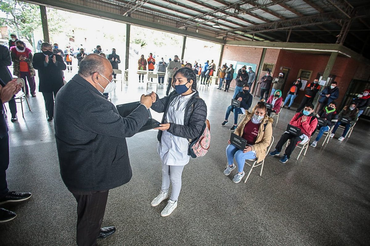 JuanManzurOK's tweet photo. Seguimos afianzando el programa de inclusión digital “Juana Manso” en Tucumán. Hoy en la Escuela Media Ramón Araujo, de la Capital, junto al ministro de Educación Juan Pablo Lichtmajer, entregamos 45 netbooks a los estudiantes del establecimiento que cursan el 5to año. https://t.co/j2kZny9s3S