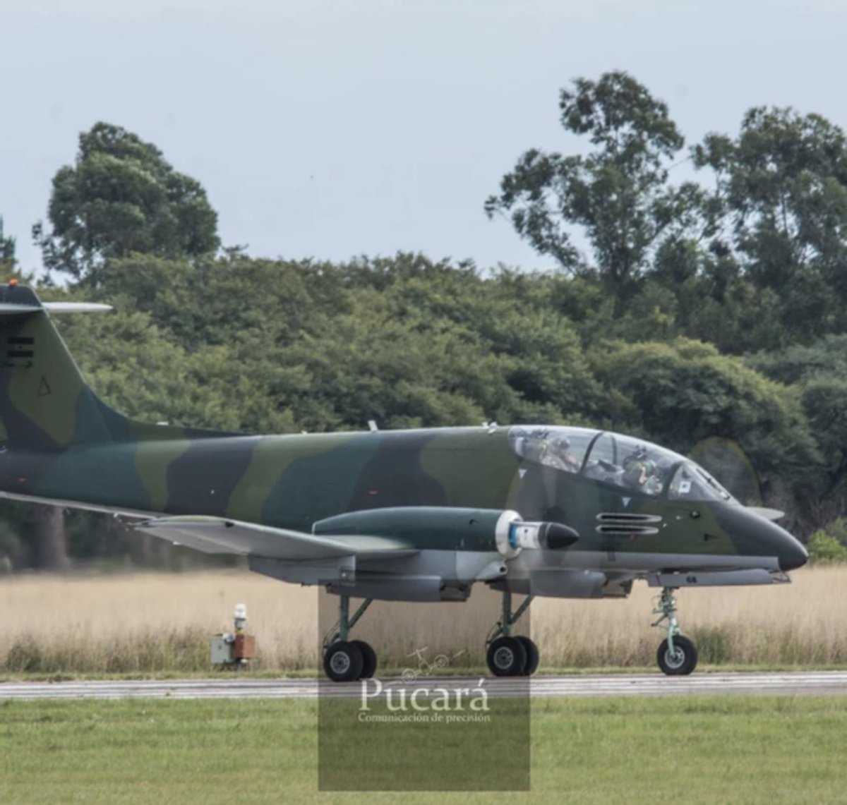 PucaraDefensa's tweet photo. Un #Pucara más vuelve al servicio
Fotos: Jona Zorzón
@FuerzaAerea_Arg #faa #IIIbrigada #reconquista @fadea_oficial #fenix #cev #ia58 #fma @MindefArg 

https://t.co/N7ilcw7mLh https://t.co/anz63B0UUd