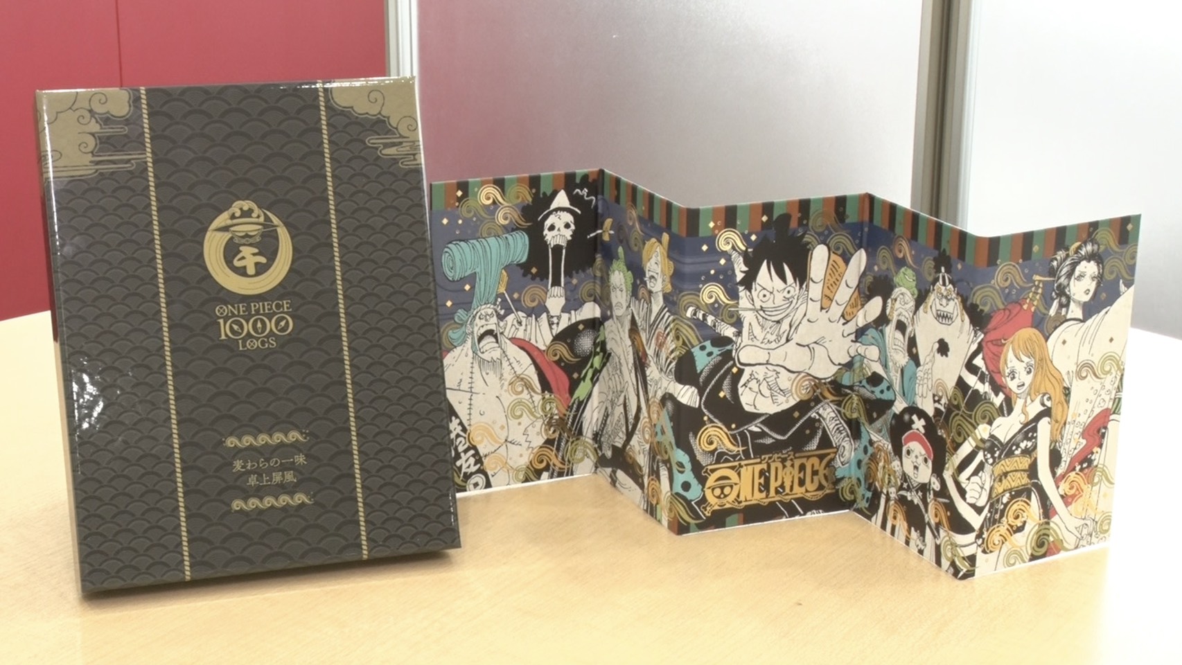 公式 ワンピースバラエティ 海賊王におれはなるtv デジタル版 週刊少年ジャンプ 定期読者限定グッズ 麦わらの一味卓上屏風 ワンピース連載1000話突破を記念して作られた超お宝グッズ ワノ国 衣装の麦わの一味が 卓上屏風に アクセントの金箔