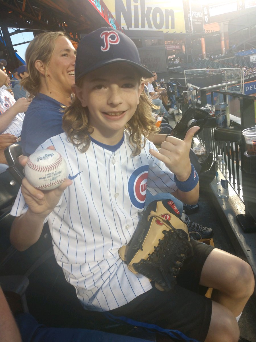 mhand519's tweet photo. @yungjoc650 Thanks Joc for throwing the ball to my boy last night in bleachers of Citi Field. Now he wants to trade in his KB17 and Rizzo jerseys for a Pederson 24! Stay classy! #livelikeachamp @MLBNetwork @Cubs https://t.co/mlwvcSB4aZ