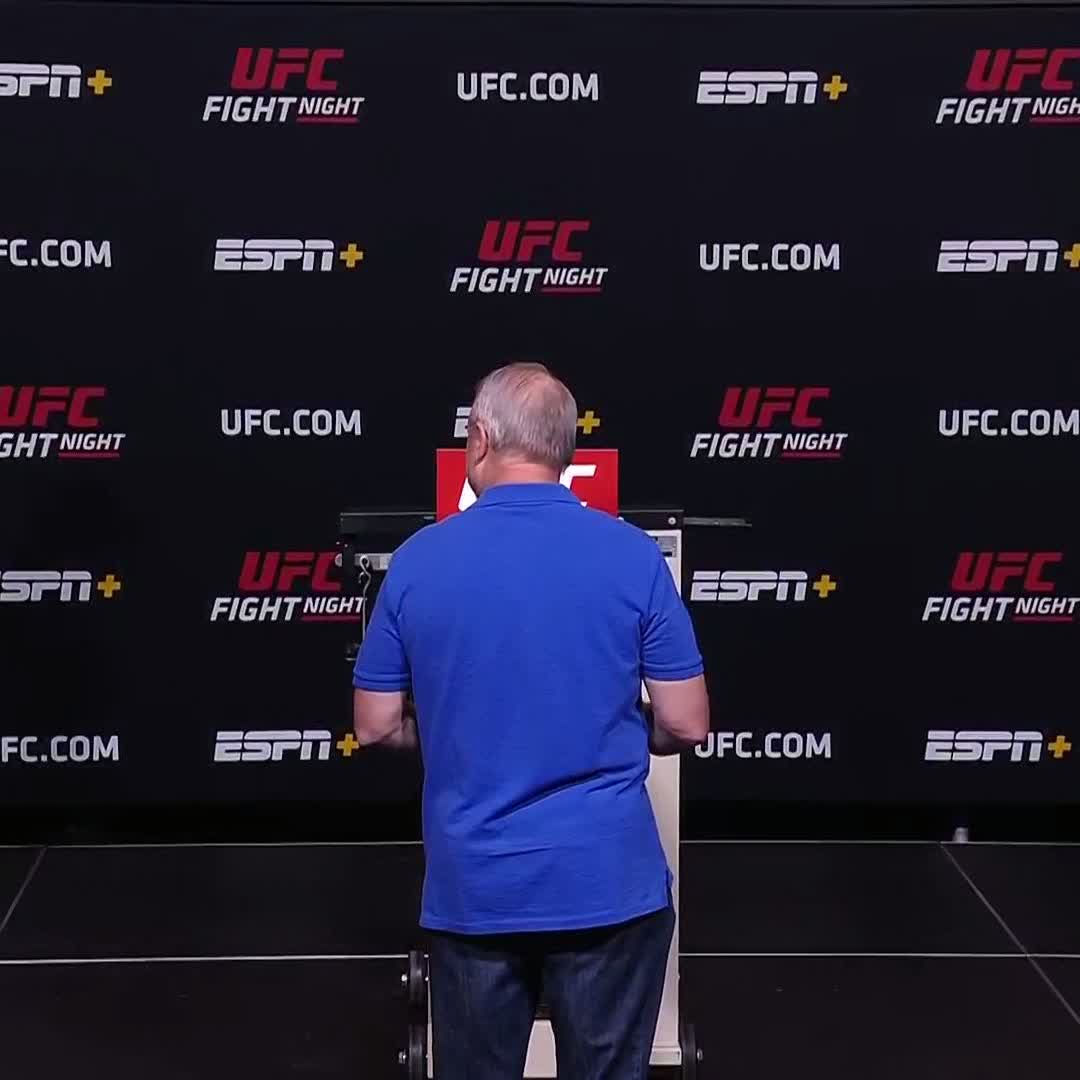 Sin problemas con la báscula ⚖️ como de costumbre @chitoveraUFC 🇪🇨 #UFCVegas29 https://t.co/Z6upFo06tU
