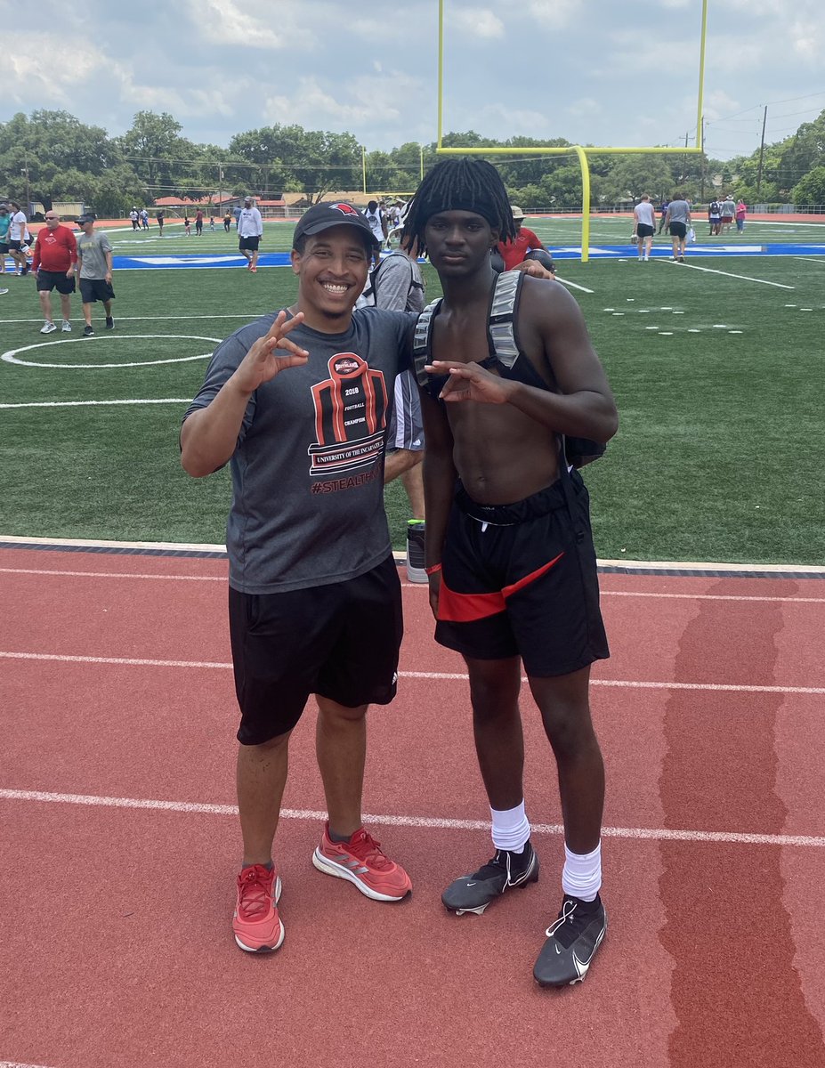 Had a great time at <a href="/UIWFootball/">UIW Football</a> football camp! Big shoutout to @UIW_DBCoach <a href="/_CoachGregg/">Matthew Gregg</a> and the rest of the coaching staff for me giving me the opportunity! <a href="/TrustMyEyesO/">⭕️FFERTUNITY</a> <a href="/CoachDEllis1914/">Coach Dom Ellis M.Ed.</a> <a href="/d_hatcher80/">Coach Hatcher</a> <a href="/LilElmFootball/">Little Elm Football</a> <a href="/LELobosFootball/">The Elm Football</a> <a href="/FlightSkillz/">Coach Flight</a> <a href="/CoachNealy/">Barrick Nealy</a> @Cam_Griffey