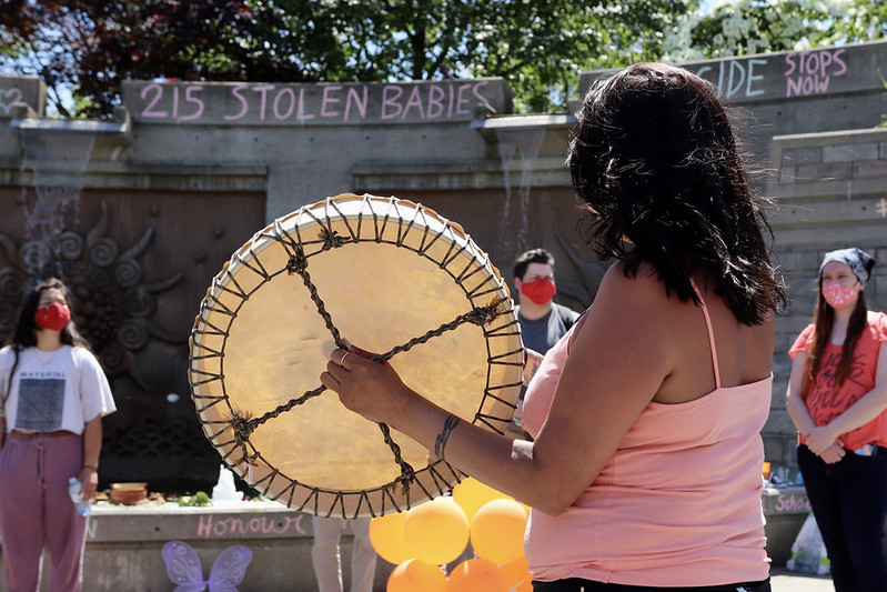 Ali Colligan is an Anishnaabe leader from the Whalley street community. She is a founder of the Whalley People's Resource Centre and an organizer of an ongoing memorial at Holland Park. See photos here: flickr.com/photos/1594484…