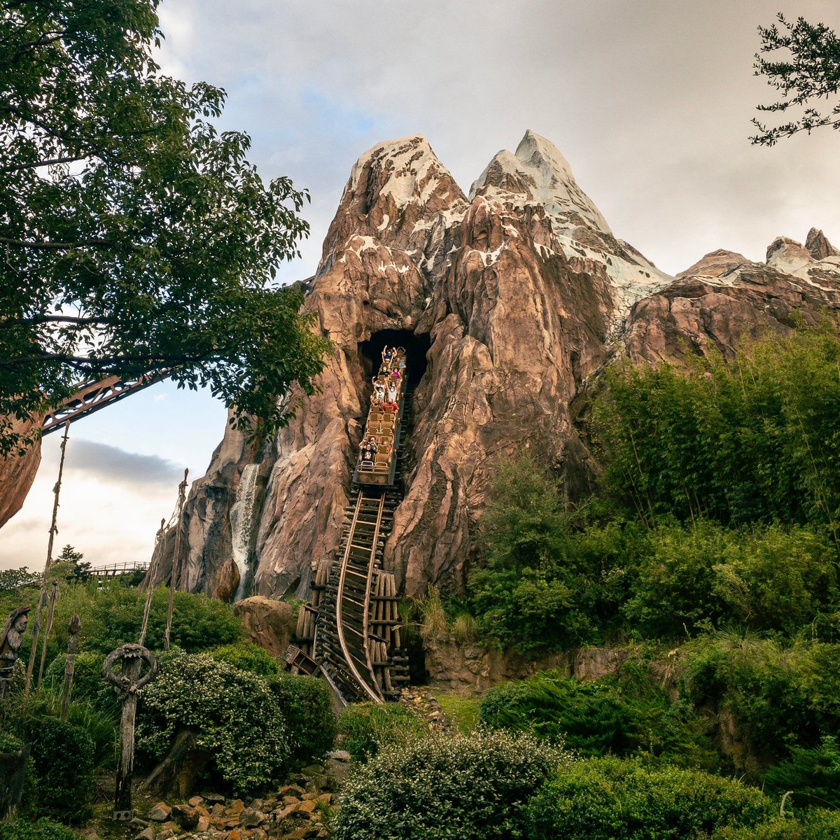 thedsnydnapod's tweet photo. What a wild week! It feels like we just got off Everest! We hope you have a wonderful weekend!
.
.
#expiditioneverest #dsnydnapodcast #disneydna #wdw #waltdisneyworld #happyfriday #wildweek #disneyparks https://t.co/SU5lomzExO